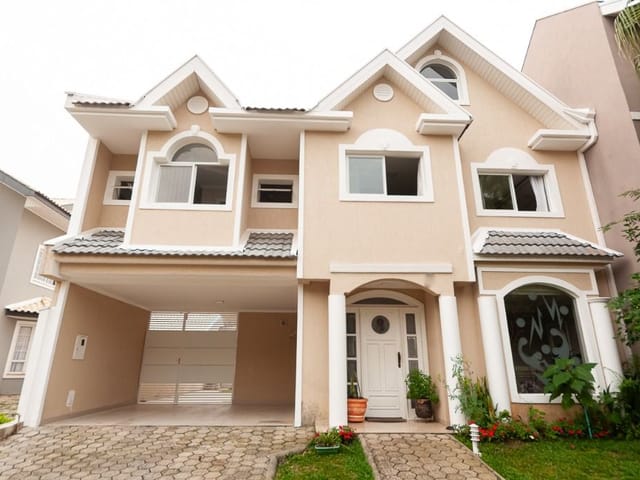 Casa com 357m² 4 quartos e 6 banheiros, à venda, no bairro Santa Felicidade em Curitiba