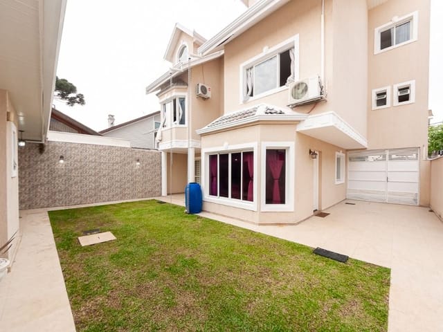 Casa com 357m² 4 quartos e 6 banheiros, à venda, no bairro Santa Felicidade em Curitiba