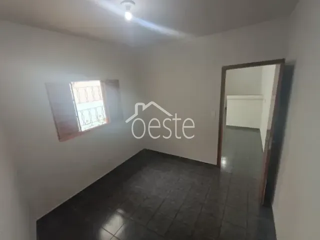 Casa com 50m² 1 quarto e 1 banheiro, para alugar, no bairro Jardim dos Cedros em Santa Bárbara D'Oeste