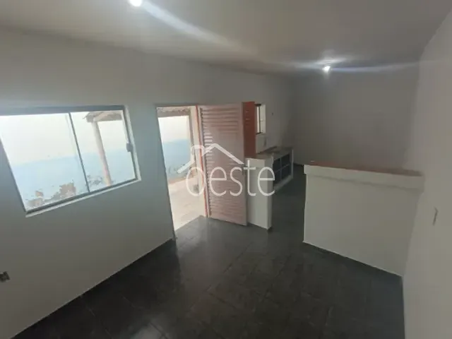 Casa com 50m² 1 quarto e 1 banheiro, para alugar, no bairro Jardim dos Cedros em Santa Bárbara D'Oeste