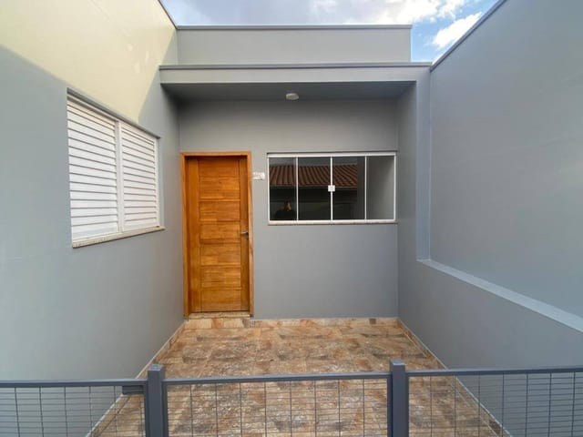 Casa 2 quartos e 1 banheiro, para alugar, no bairro Vila Garden em Extrema