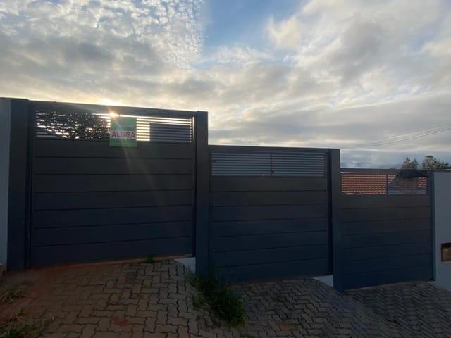 Casa 2 quartos e 1 banheiro, para alugar, no bairro Vila Garden em Extrema