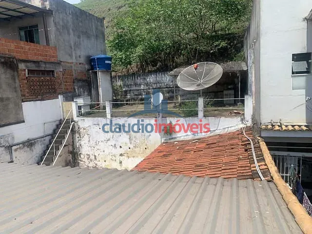 Casa com 300m² 4 quartos e 3 banheiros, à venda ou para alugar, no bairro Goiabal em Barra Mansa