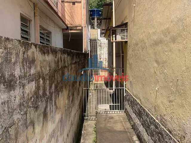 Casa com 300m² 4 quartos e 3 banheiros, à venda ou para alugar, no bairro Goiabal em Barra Mansa