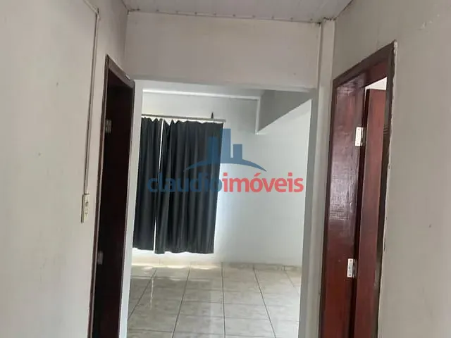 Casa com 300m² 4 quartos e 3 banheiros, à venda ou para alugar, no bairro Goiabal em Barra Mansa