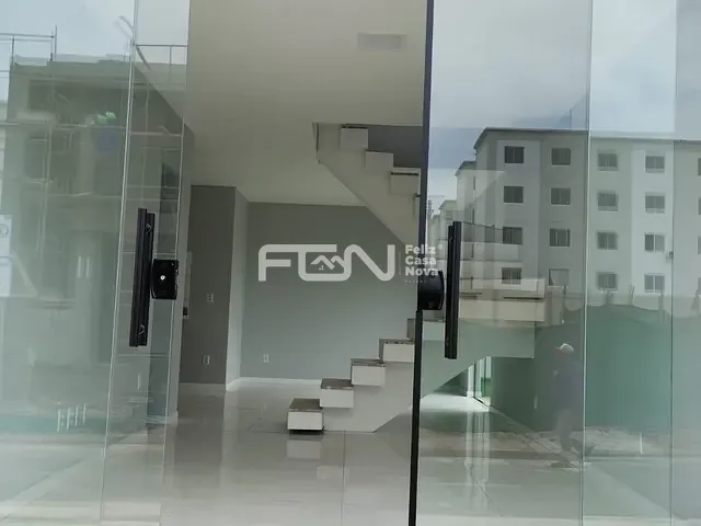 Casa 4 quartos e 4 banheiros, à venda, no bairro Parque Nascente do Rio Capivara em Camaçari