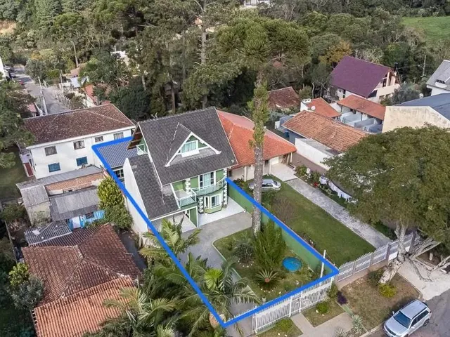 Casa com 408m² 4 quartos e 4 banheiros, à venda, no bairro Santa Felicidade em Curitiba