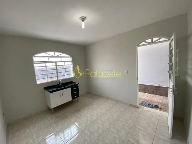 Casa com 265m² 2 quartos e 2 banheiros, à venda, no bairro Campos Elíseos em Taubaté