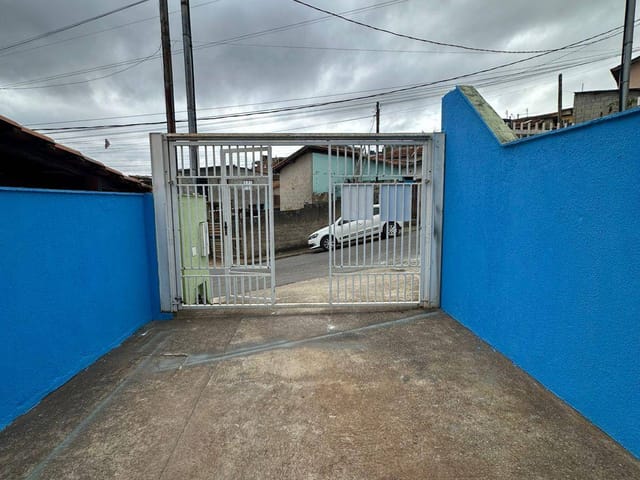 Casa com 100m² 2 quartos e 1 banheiro, à venda, no bairro Vila Garden em Extrema