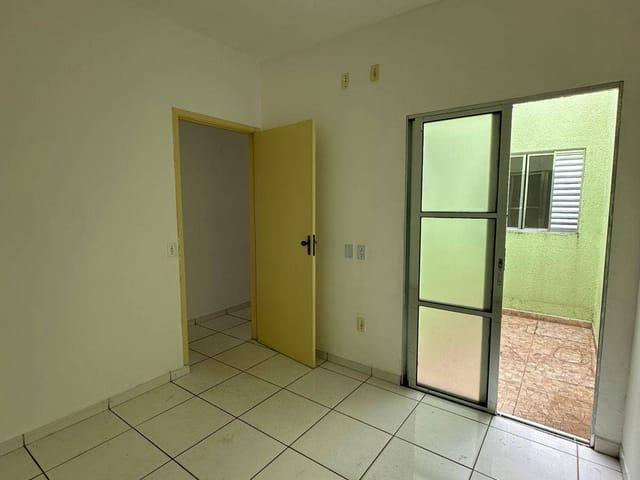 Casa com 100m² 2 quartos e 1 banheiro, à venda, no bairro Vila Garden em Extrema