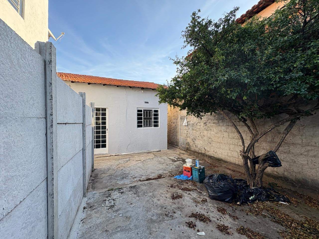 Casa para alugar com 1 quarto, 100m² - Foto 1
