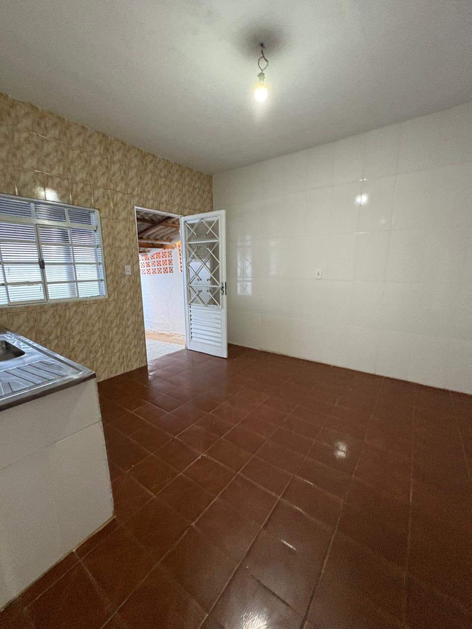 Casa para alugar com 1 quarto, 100m² - Foto 9