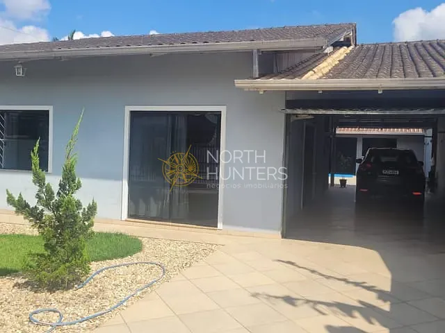 Casa com 360m² 3 quartos e 2 banheiros, à venda, no bairro Vila Nova em Joinville