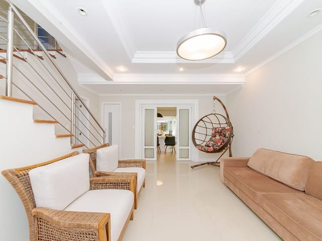 Casa com 404m² 5 quartos e 7 banheiros, à venda, no bairro Santa Felicidade em Curitiba