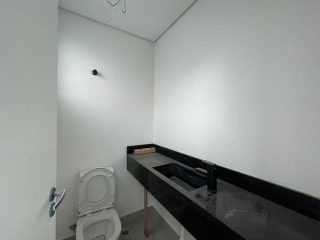 Casa 3 quartos e 2 banheiros, à venda, no bairro Villas do Jaguari em Santana de Parnaíba