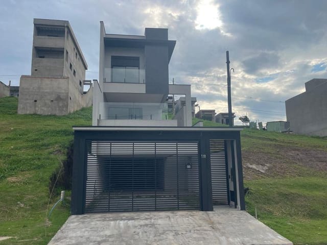 Casa 3 quartos e 2 banheiros, à venda, no bairro Villas do Jaguari em Santana de Parnaíba