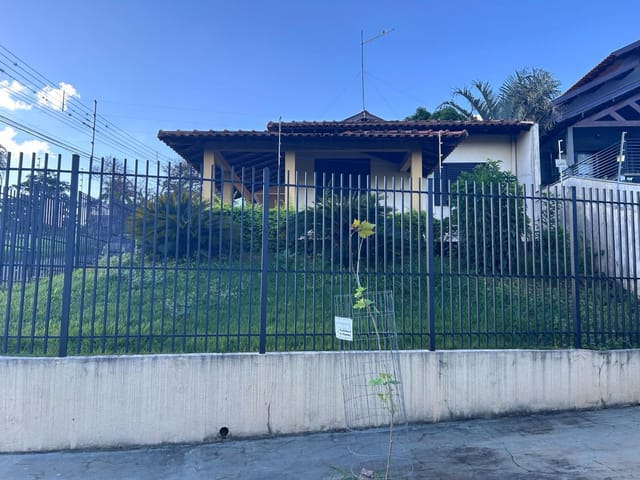 Casa com 365m² 3 quartos e 2 banheiros, à venda, no bairro Jardim Vila Rica em Cambé
