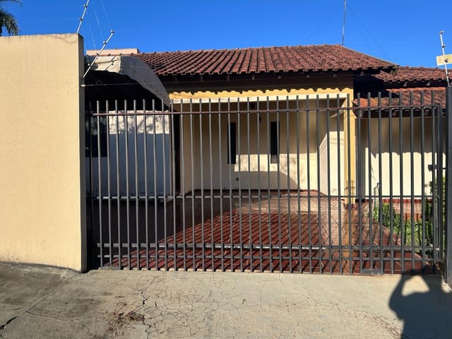 Casa com 365m² 3 quartos e 2 banheiros, à venda, no bairro Jardim Vila Rica em Cambé