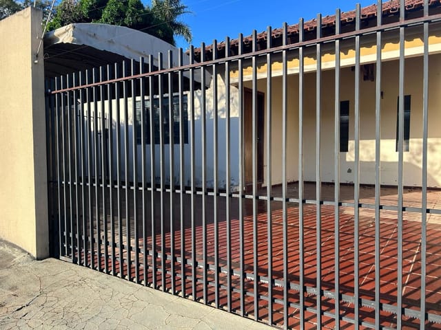 Casa com 365m² 3 quartos e 2 banheiros, à venda, no bairro Jardim Vila Rica em Cambé
