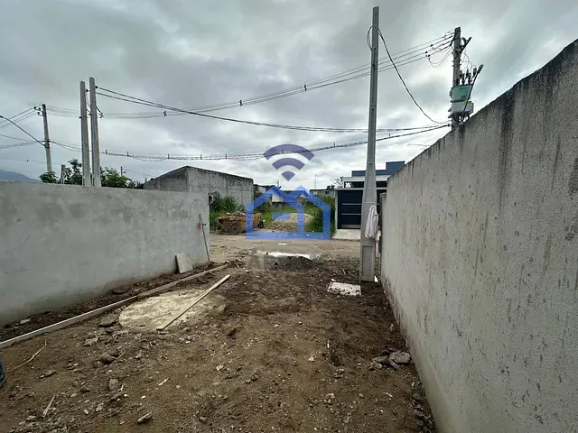 Casa com 152m² 3 quartos e 2 banheiros, à venda, no bairro Golfinho em Caraguatatuba