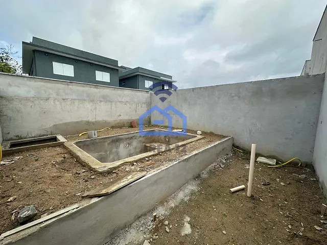 Casa com 152m² 3 quartos e 2 banheiros, à venda, no bairro Golfinho em Caraguatatuba
