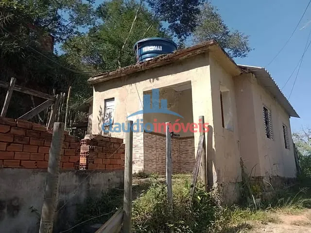 Casa 2 quartos e 1 banheiro, à venda, no bairro Vila Independência em Barra Mansa