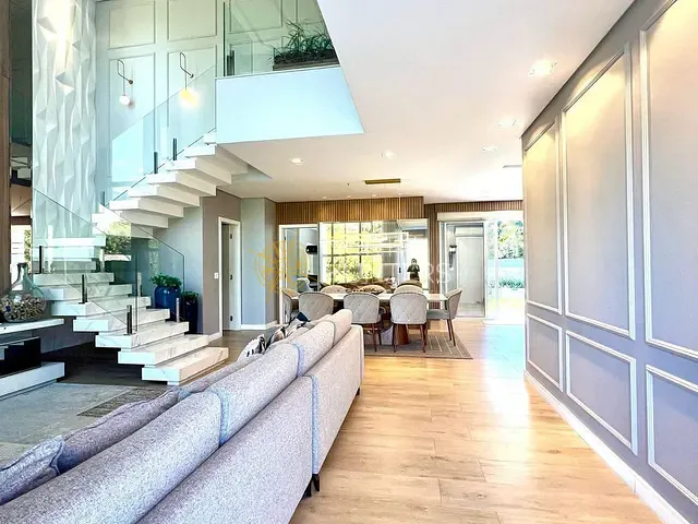 Casa com 423m² 5 quartos e 6 banheiros, à venda, no bairro Cachoeira do Bom Jesus em Florianópolis