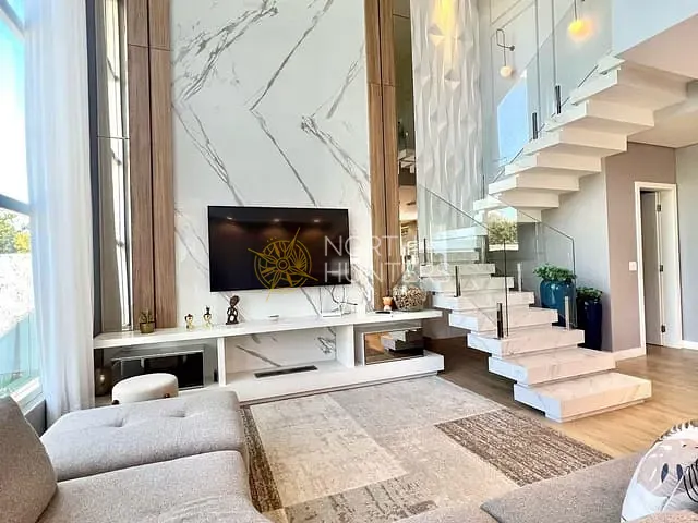 Casa com 423m² 5 quartos e 6 banheiros, à venda, no bairro Cachoeira do Bom Jesus em Florianópolis