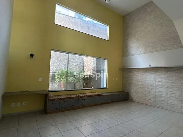 Casa com 200m² 3 quartos e 3 banheiros, para alugar, no bairro Piratininga em Niterói