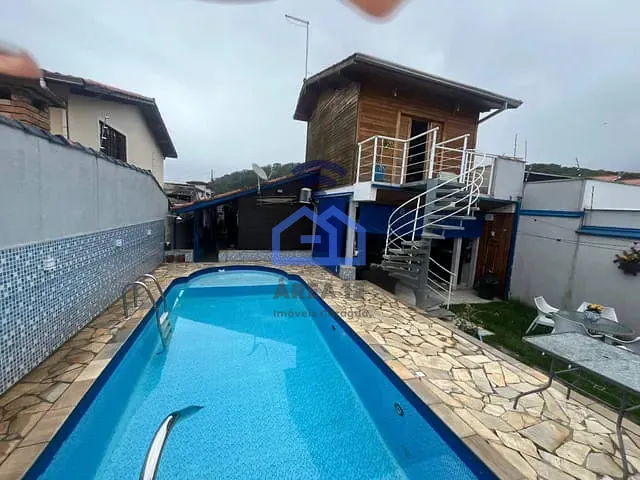 Casa com 300m² 4 quartos e 3 banheiros, à venda, no bairro Jardim do Sol em Caraguatatuba
