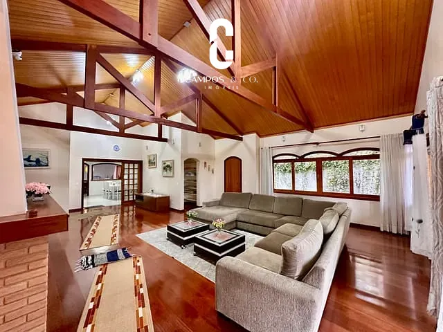 Casa com 2300m² 7 quartos e 9 banheiros, à venda, no bairro Vila Porã em Campos do Jordão