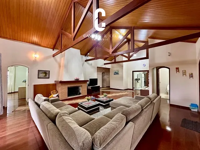 Casa com 2300m² 7 quartos e 9 banheiros, à venda, no bairro Vila Porã em Campos do Jordão