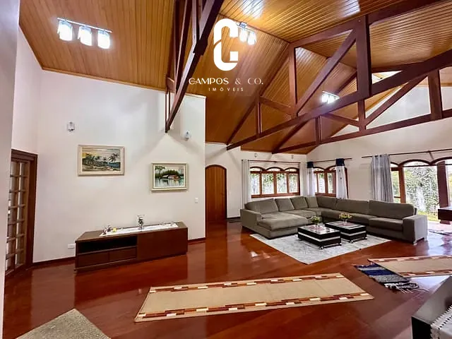 Casa com 2300m² 7 quartos e 9 banheiros, à venda, no bairro Vila Porã em Campos do Jordão