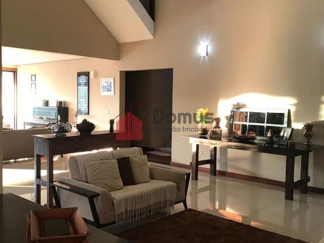 Casa com 1000m², à venda, no bairro Residencial Estoril em Taubaté