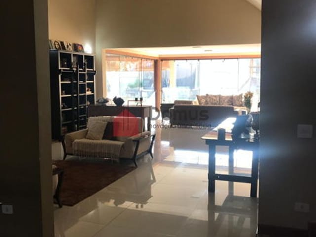 Casa com 1000m², à venda, no bairro Residencial Estoril em Taubaté
