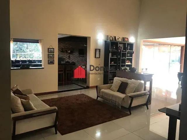 Casa com 1000m², à venda, no bairro Residencial Estoril em Taubaté