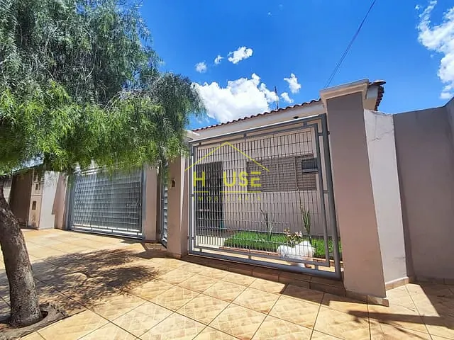 Casa com 300m² 3 quartos e 2 banheiros, à venda, no bairro São Damião em Votuporanga