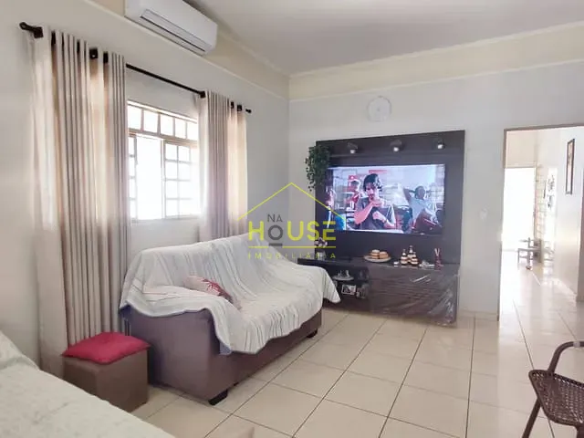 Casa com 300m² 3 quartos e 2 banheiros, à venda, no bairro São Damião em Votuporanga