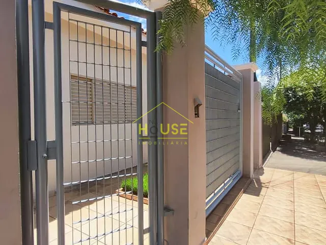 Casa com 300m² 3 quartos e 2 banheiros, à venda, no bairro São Damião em Votuporanga