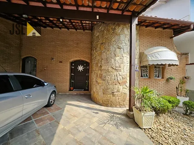 Casa com 300m² 3 quartos e 3 banheiros, à venda, no bairro Vila Resende em Caçapava