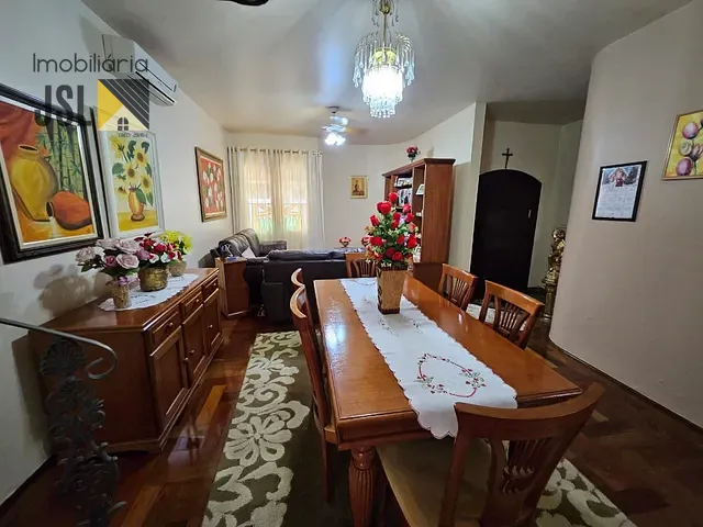 Casa com 300m² 3 quartos e 3 banheiros, à venda, no bairro Vila Resende em Caçapava