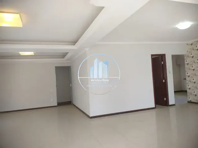 Casa com 300m² 3 quartos e 3 banheiros, à venda, no bairro Santa Doroteia em Pouso Alegre