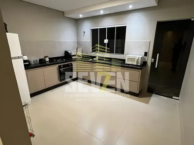 Casa com 243m² 2 quartos e 4 banheiros, à venda, no bairro Residencial Nova Flórida em Bauru