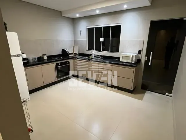 Casa com 243m² 2 quartos e 4 banheiros, à venda, no bairro Residencial Nova Flórida em Bauru