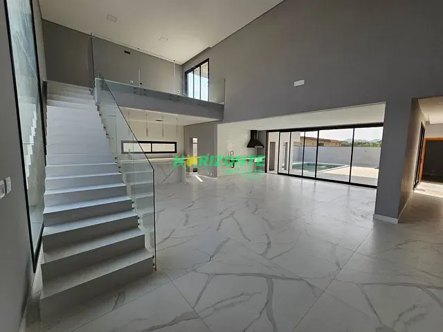 Casa com 600m² 3 quartos e 5 banheiros, à venda, no bairro Condomínio Residencial Colinas do Paratehy em São José dos Campos