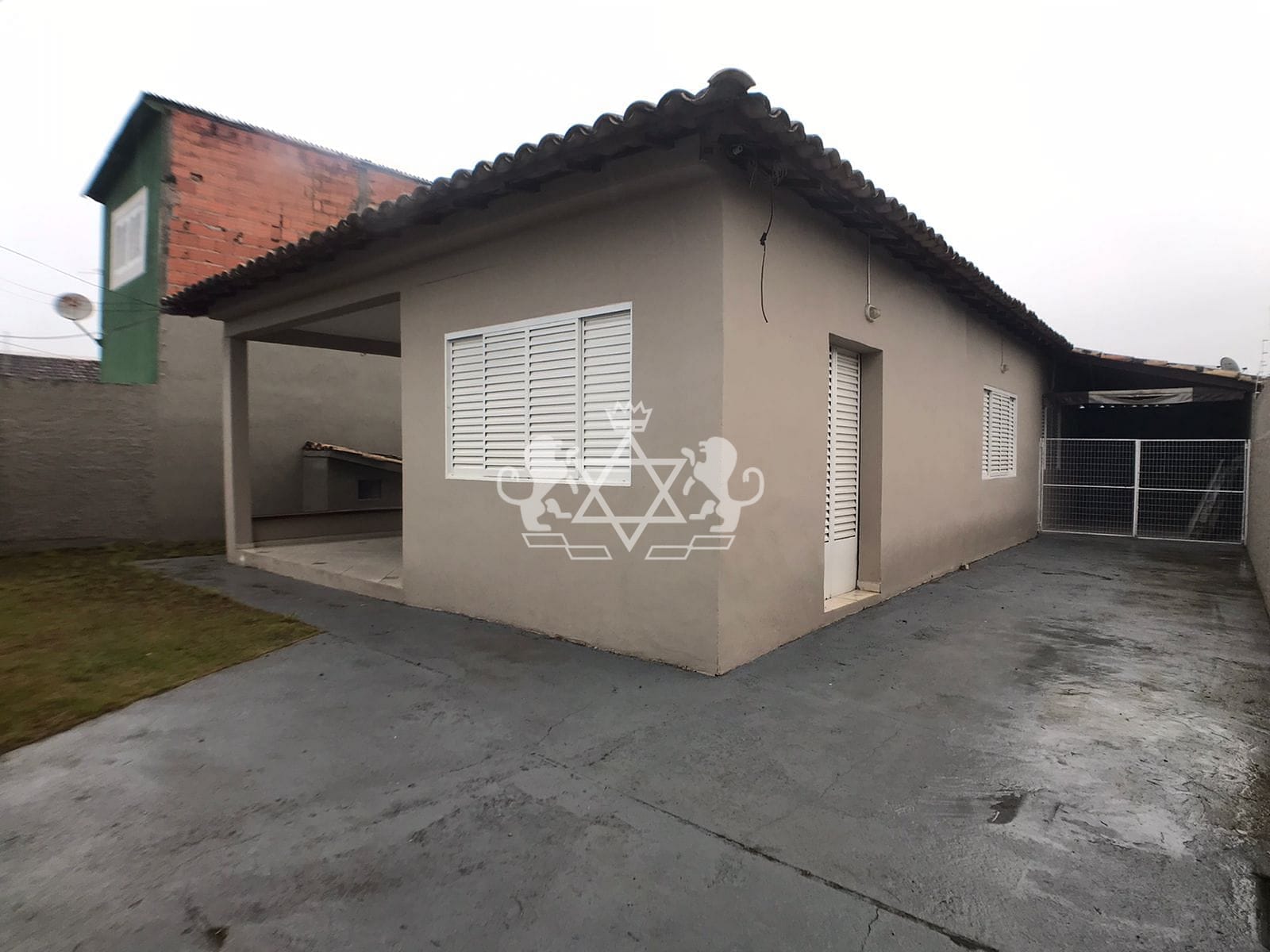 Casa à venda com 3 quartos, 101m² - Foto 1