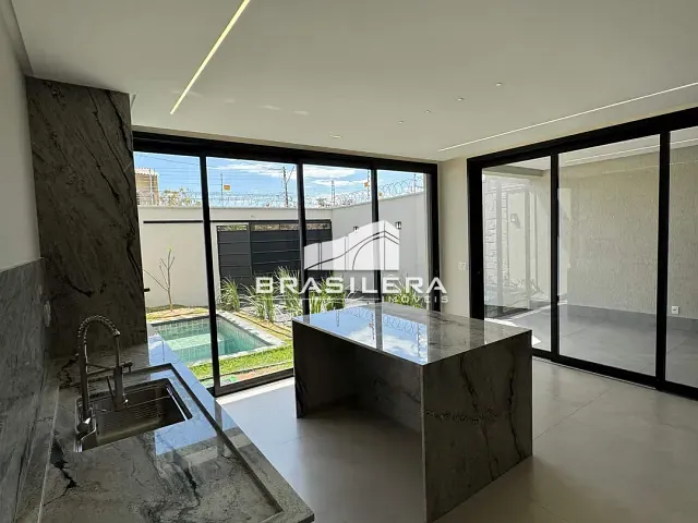 Casa 3 quartos e 4 banheiros, à venda, no bairro Parque Amazônia em Goiânia
