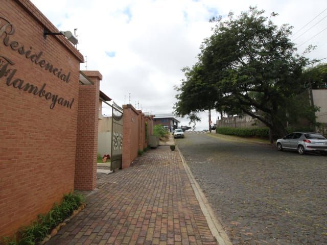 Casa com 217m² 3 quartos e 1 banheiro, à venda ou para alugar, no bairro Jardim Carvalho em Ponta Grossa