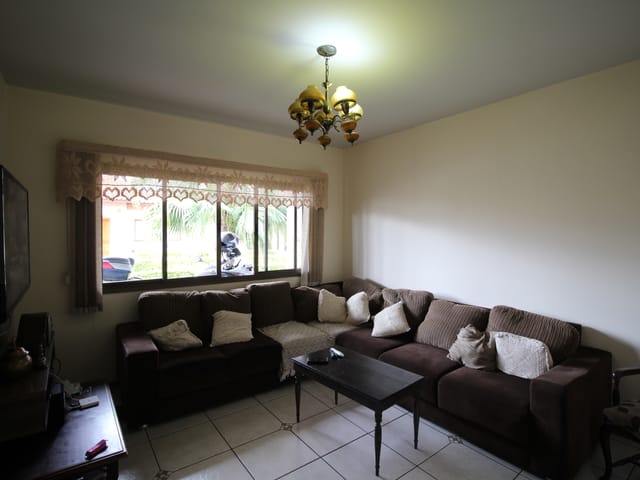 Casa com 217m² 3 quartos e 1 banheiro, à venda ou para alugar, no bairro Jardim Carvalho em Ponta Grossa