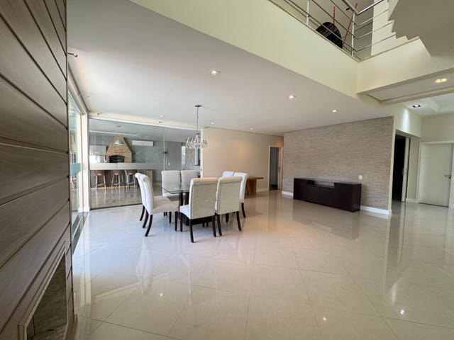 Casa com 800m² 4 quartos e 5 banheiros, para alugar, no bairro Esperança em Londrina